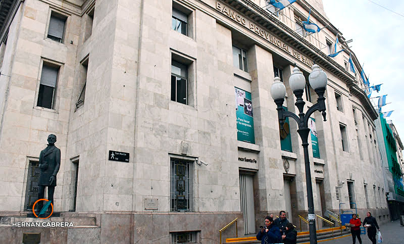 «No son nada voluntarios»: bancarios de Rosario reclaman por los retiros en el Banco de Santa Fe