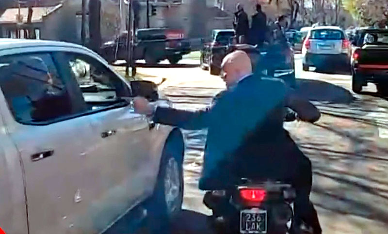 José Luis Espert podría enfrentar multa de hasta $717.500 por escapar del acto libertario en moto sin casco