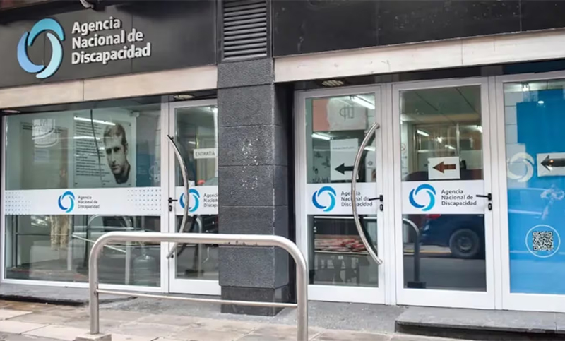 Presunto pedido de coimas: la Justicia allanó la Andis y la droguería Suizo Argentina, pero faltan celulares