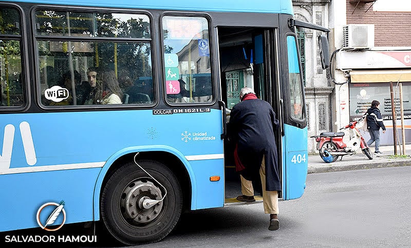 Desde el lunes aumenta el pasaje de colectivos en Rosario: ¿a cuánto queda el boleto obrero?