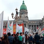 Jubilados, universitarios y médicos del Garrahan movilizaron al Congreso contra los vetos de Milei