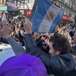 La caravana de Milei en el conurbano bonaerense terminó con incidentes: el Gobierno acusó al kirchnerismo