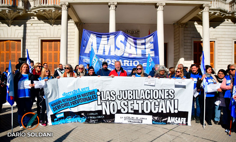 Docentes lanzan campaña provincial para exigir mejoras en Iapos y condiciones laborales