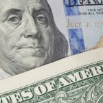 Pese a la intervención del Gobierno, el dólar oficial subió $15 y cerró agosto en $1.360