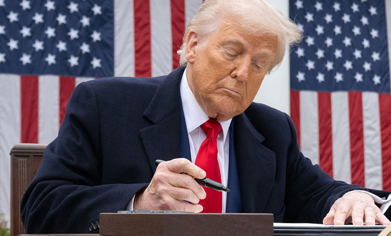 Trump aplicará nuevos aranceles a fármacos y a chips a partir de la próxima semana