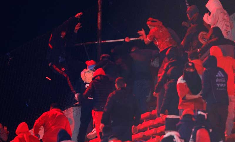 Batalla campal y violento caos en Avellaneda: al menos 10 heridos y 90 detenidos en el partido entre Independiente y Universidad de Chile