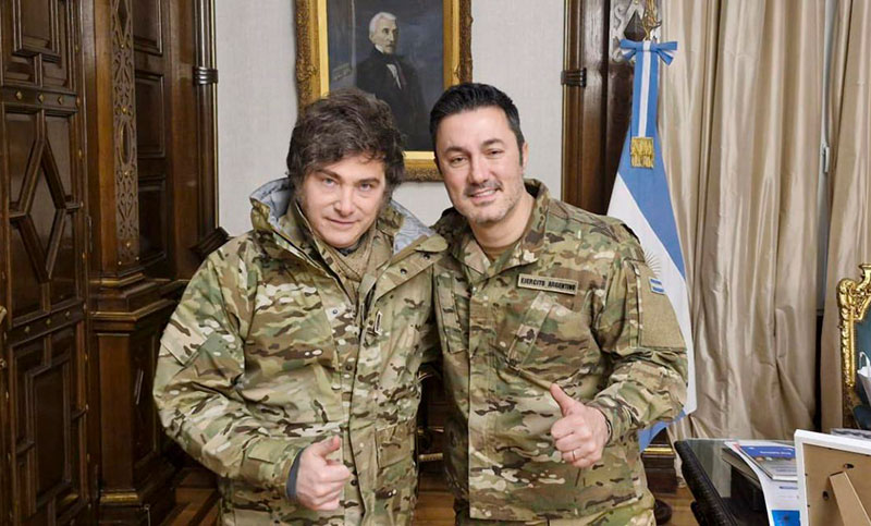 Milei almorzó en el Regimiento de Granaderos a Caballos durante un homenaje a José de San Martín