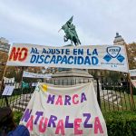 No le quedaba otra: el Gobierno anunció que “está considerando” aumentar prestaciones en discapacidad