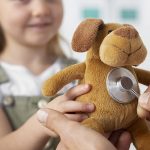 Inauguran un «Hospital de los Peluches» para jugar y perderle el miedo al médico