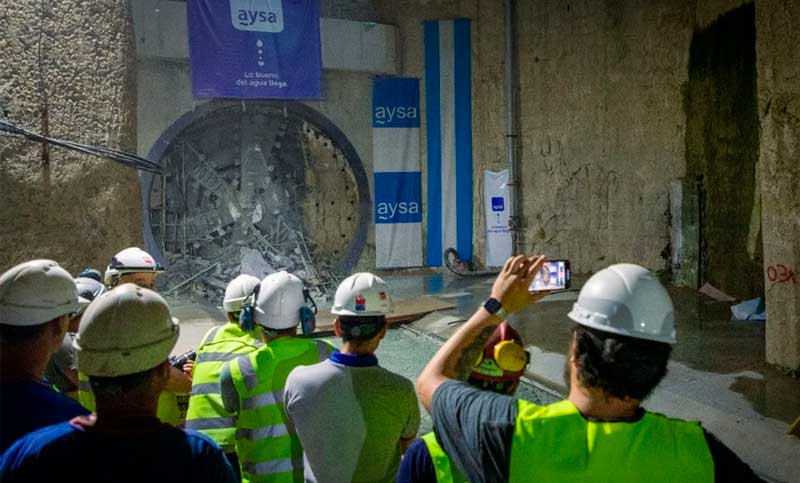 El Gobierno avanza con la privatización de AySA: disponen que un banco público tase las acciones para concretar la venta en 8 meses