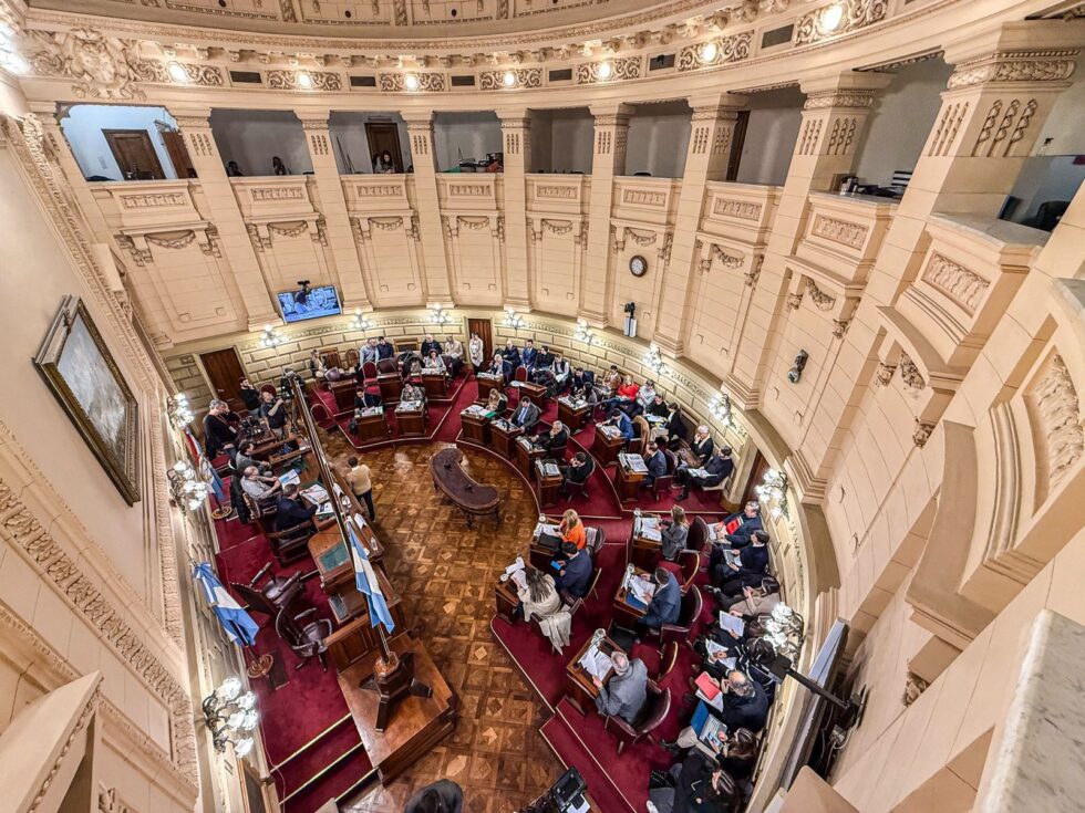 El meollo del asunto: la Convención comienza a debatir la reelección de gobernador y vice