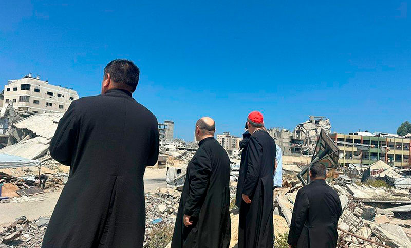 Cruzada de sacerdotes argentinos en Gaza cumplen su misión en medio del horror