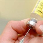 El Gobierno dejará de aplicar la vacuna contra la  fiebre amarilla gratuita para quienes viajen al exterior