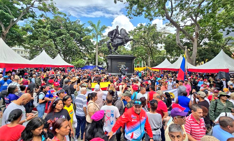Miles de venezolanos responden al llamado de Maduro ante amenazas de EE.UU.