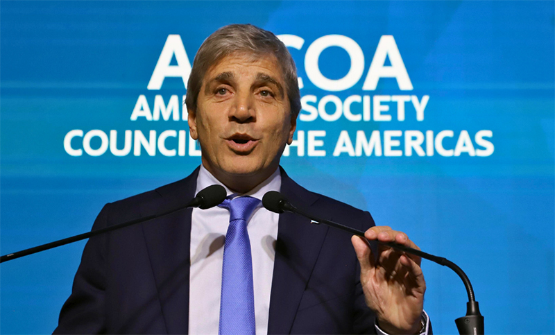 Caputo le respondió a Grabois: “Te merecés ser presidente”