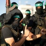 Hamás difunde una foto de 48 rehenes israelíes y acusa a Netanyahu de rechazar el alto el fuego