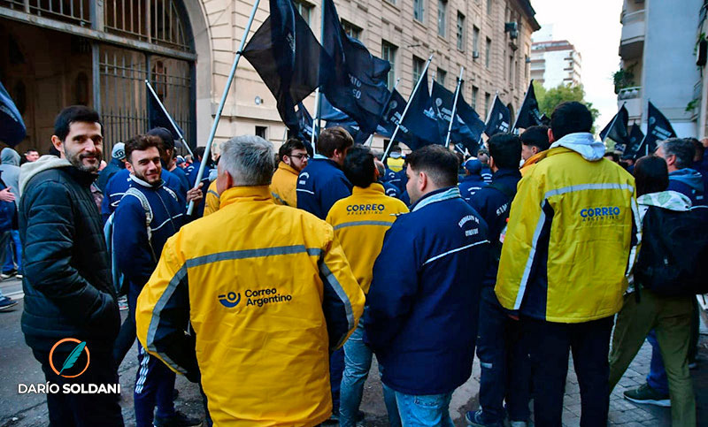 Confirman un aumento salarial y el pago de un bono por elecciones para trabajadores del Correo Argentino