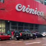 Tensión en Crónica TV: un hombre ingresó al canal con un cuchillo e hirió a un trabajador