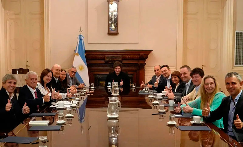 Tras su regreso de Paraguay y golpeado de derrotas en el Congreso, Milei encabezó una reunión de gabinete