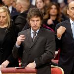 Ordenaron peritar los celulares de dos implicados en el Caso $Libra: buscan mensajes a los Milei