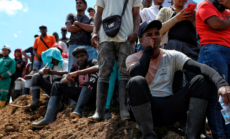 Colombia: siete obreros quedaron atrapados al derrumbarse una mina de oro clandestina