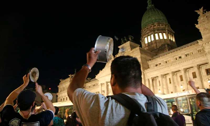 Ruidazo contra el presidente: convocaron cacerolazo para cuando comience la cadena nacional de Milei