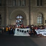 Vigilia en la puerta de la facultad de Humanidades y Artes, esperando la Marcha Federal por la educación