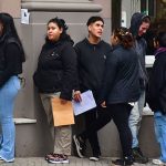 El país de Milei: unos 120.000 santafesinos con empleo buscan un segundo ingreso por bajos salarios y falta de oferta