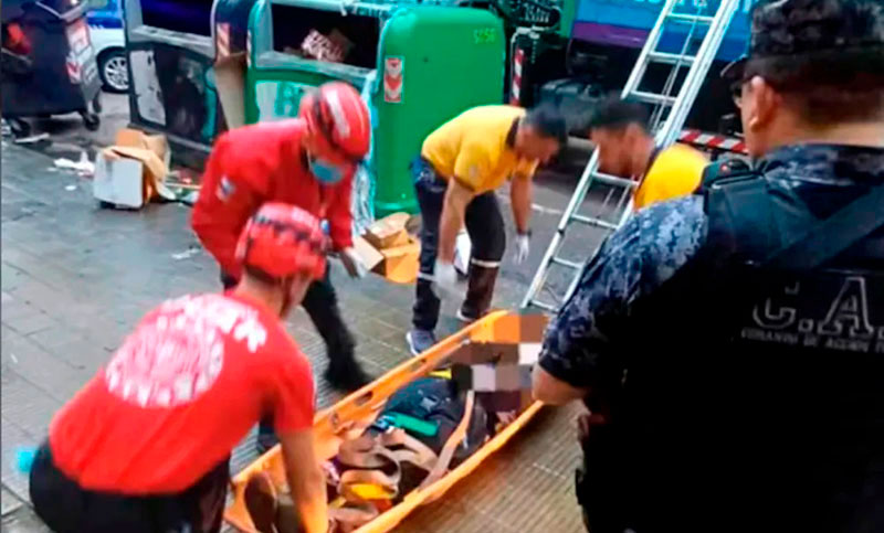 Rescate milagroso en Córdoba: un hombre en situación de calle quedó atrapado en el camión de basura