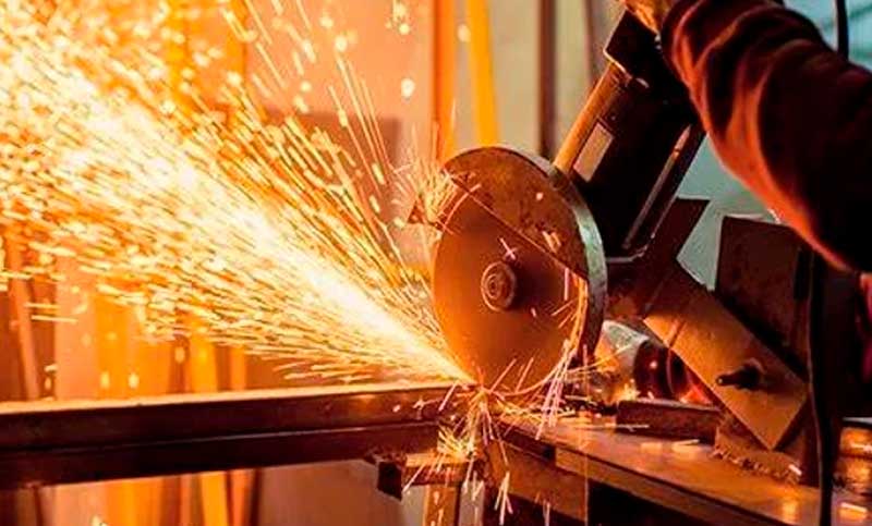 Alertan que la industria transita una fase de recesión: ¿cuáles son los rubros más afectados?