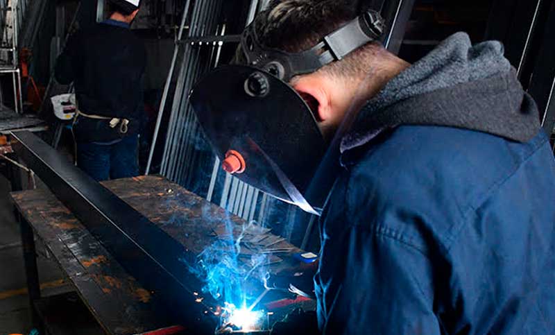Crisis en la industria metalúrgica: pese al crecimiento de la facturación, cada vez hay más despidos