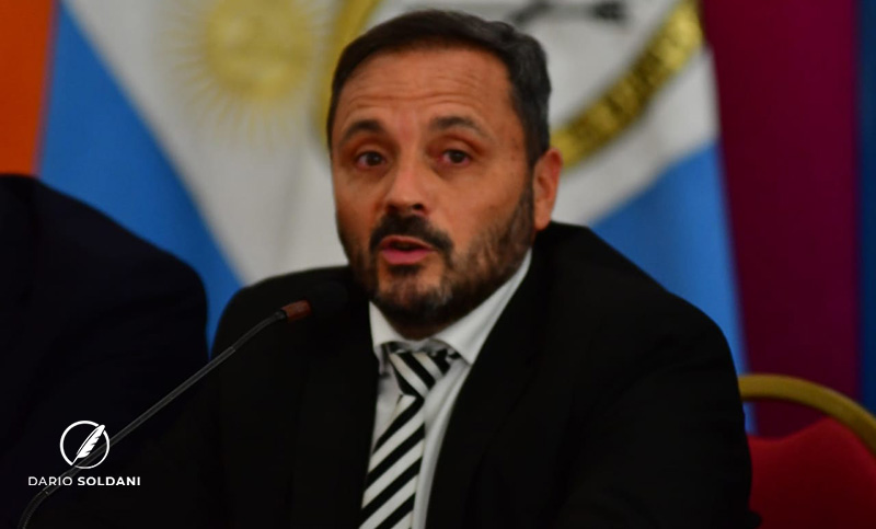 Pedirán perpetua para los tres acusados de asesinar a un gendarme en Roldán y tirarlo a un aljibe