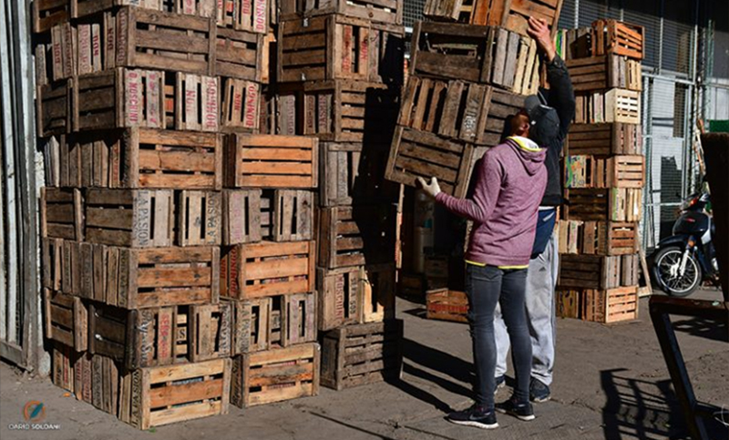 ¿Cuántos puestos de trabajo registrado se perdieron en Santa Fe y qué rubros fueron los más afectados?