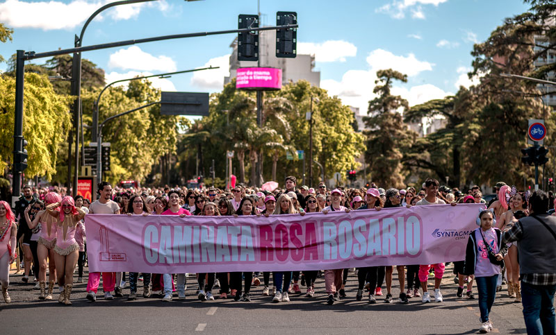 Más de 9.000 personas participaron de la Caminata Rosa Rosario en apoyo a la lucha contra el cáncer de mama