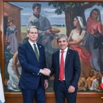 Caputo arribó a Washington para reunirse con Bessent y delinear la ayuda de Estados Unidos