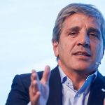 Caputo: “No habrá convertibilidad ni dolarización, después de las elecciones seguirá el esquema de bandas”