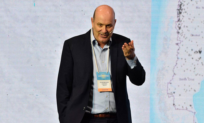 Sturzenegger: «Los argentinos somos pelotudos por no explotar la minería»