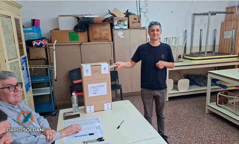 Franco Casasola emitió su voto: “Hay que fortalecer la resistencia frente al ajuste”