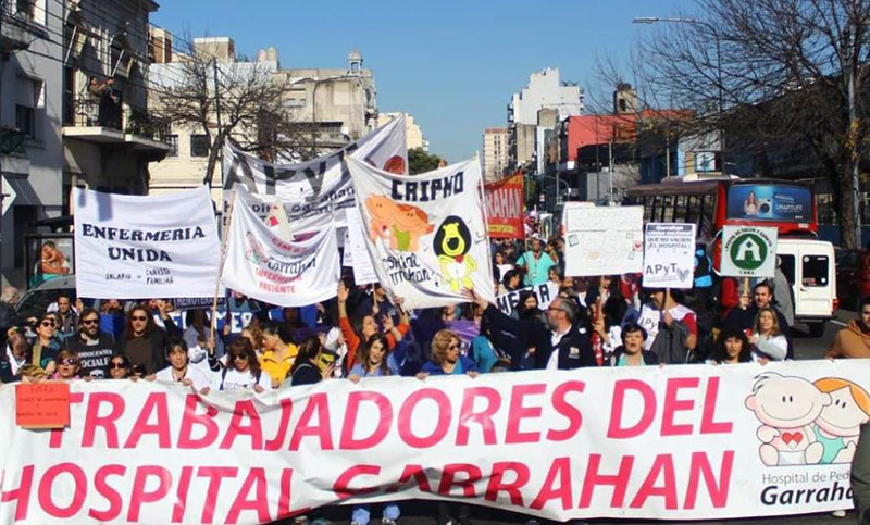 Ruidazo frente a Olivos: trabajadores del Garrahan irán a pedir que se aplique la Emergencia