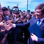 Milei continuó con su campaña en Mar del Plata, entre militantes a favor y marchas opositoras