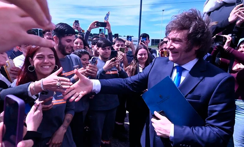 Milei continuó con su campaña en Mar del Plata, entre militantes a favor y marchas opositoras