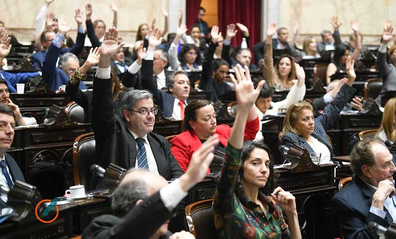 Diputados: se aprobó en la sesión la interpelación a Luis Caputo para el próximo miércoles