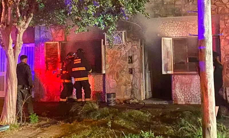 Tragedia en Barrio Ludueña: un hombre de 80 años falleció tras un incendio en su vivienda