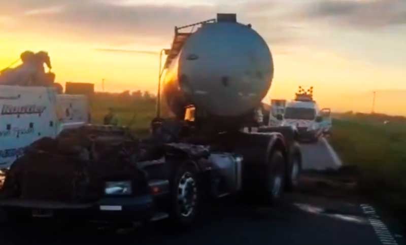 Tránsito complicado en las autopistas a Córdoba y Buenos Aires por choques de camiones