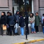 Despidos en alza y pluriempleo, las tendencias en el mercado laboral durante la era Milei