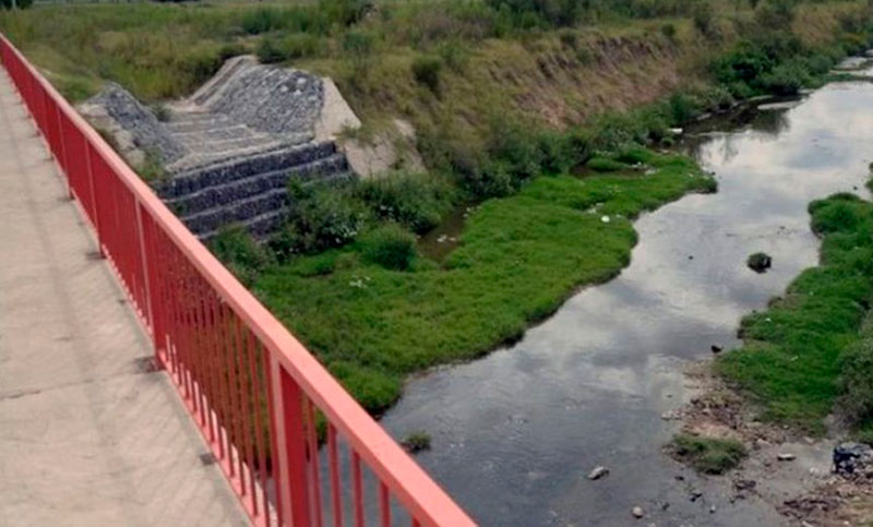 ¿Siniestro vial o asesinato intencional?: investigan un cuerpo hallado cerca del canal Ibarlucea