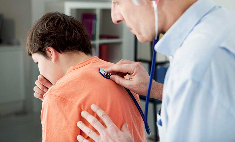 Alerta por aumento casos de coqueluche en niños: ¿qué es y cómo detectarlo?