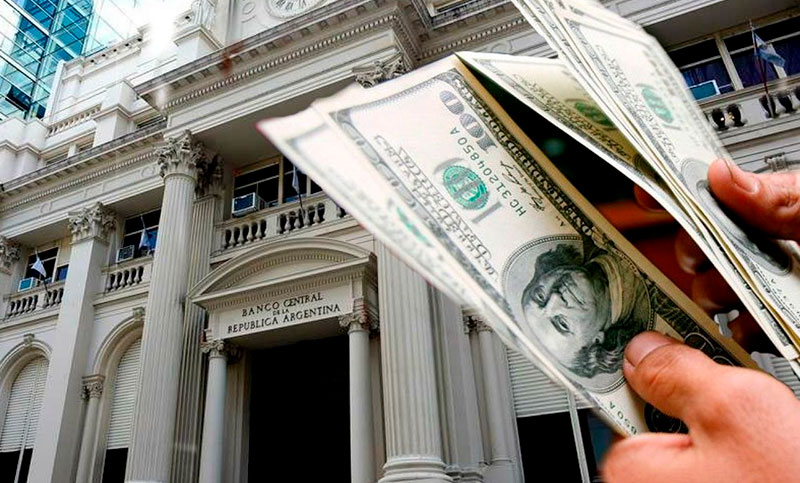 El Tesoro le pone techo al dólar oficial aunque la brecha con los financieros supera el 8%