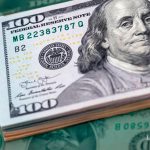 Mientras se espera la reunión entre Milei y Trump: el dólar oficial se desplomó el 5%