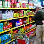 El endeudamiento de los argentinos se dispara: seis de cada 10 consumidores recurren a la tarjeta para cubrir gastos cotidianos